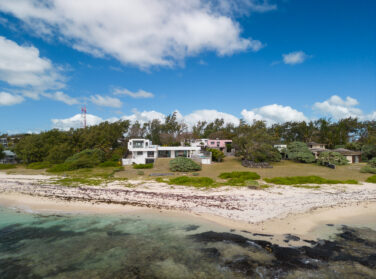 Luxury villa rental with hotel services in Mauritius