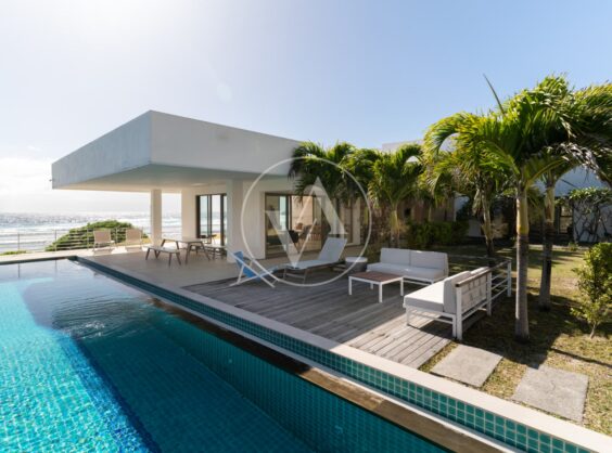 Luxury beachfront villas – 9 bedrooms – Poste Lafayette