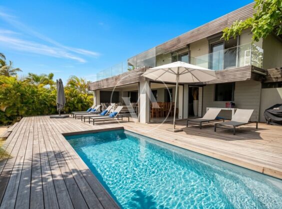 Villas de luxe pieds dans l&rsquo;eau – 5 chambres – Péreybère
